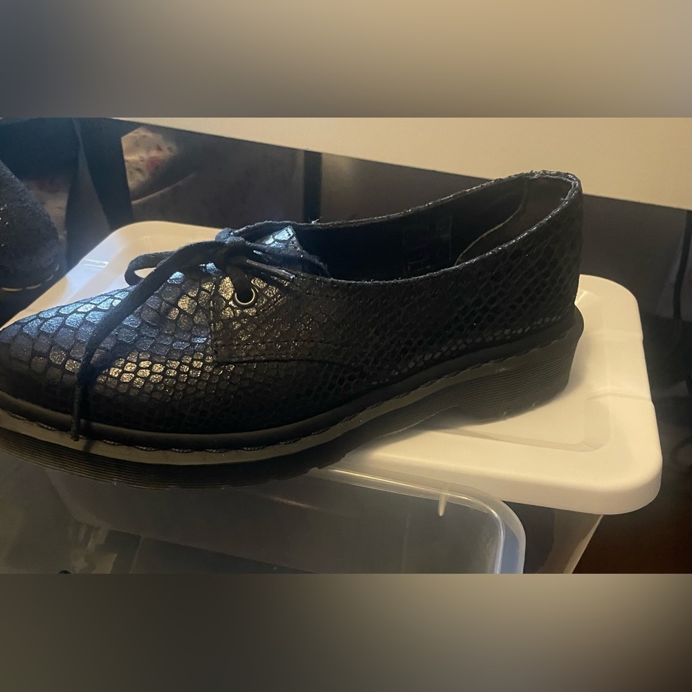Black Textured Women's Shoe